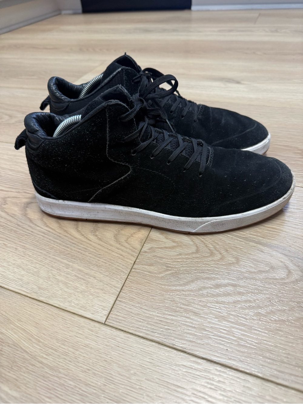 Globe Abyss “Chris Haslam” mid-top skate shoes Black Suede Men’s Size 10.5